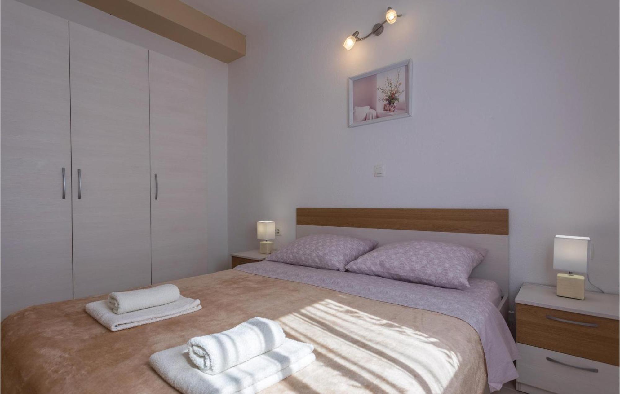 1 Bedroom Lovely Apartment In Komarna Klek Exterior photo