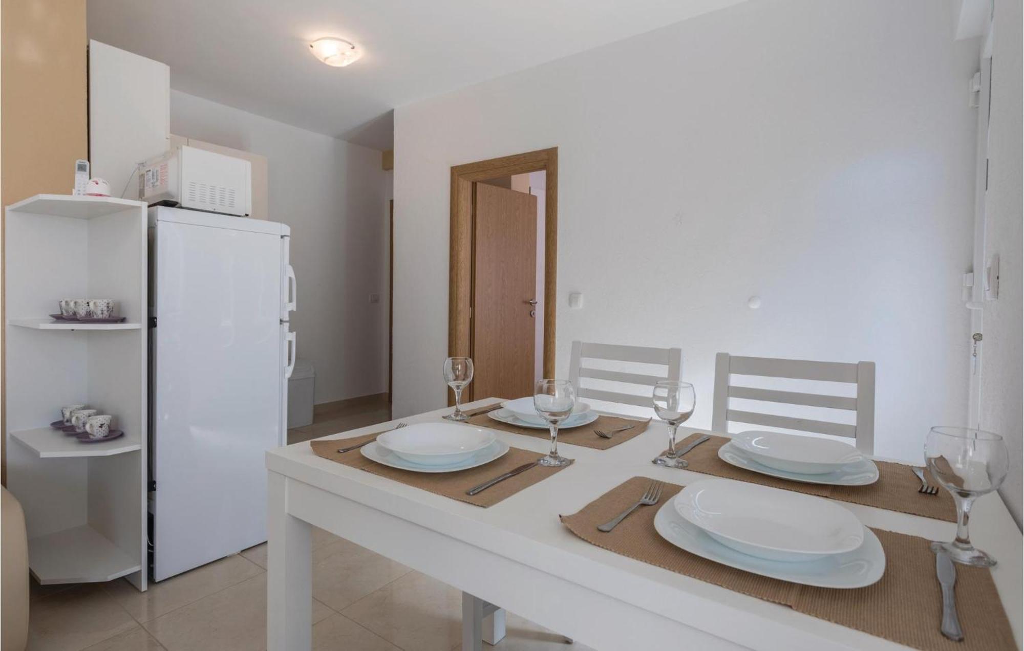 1 Bedroom Lovely Apartment In Komarna Klek Exterior photo