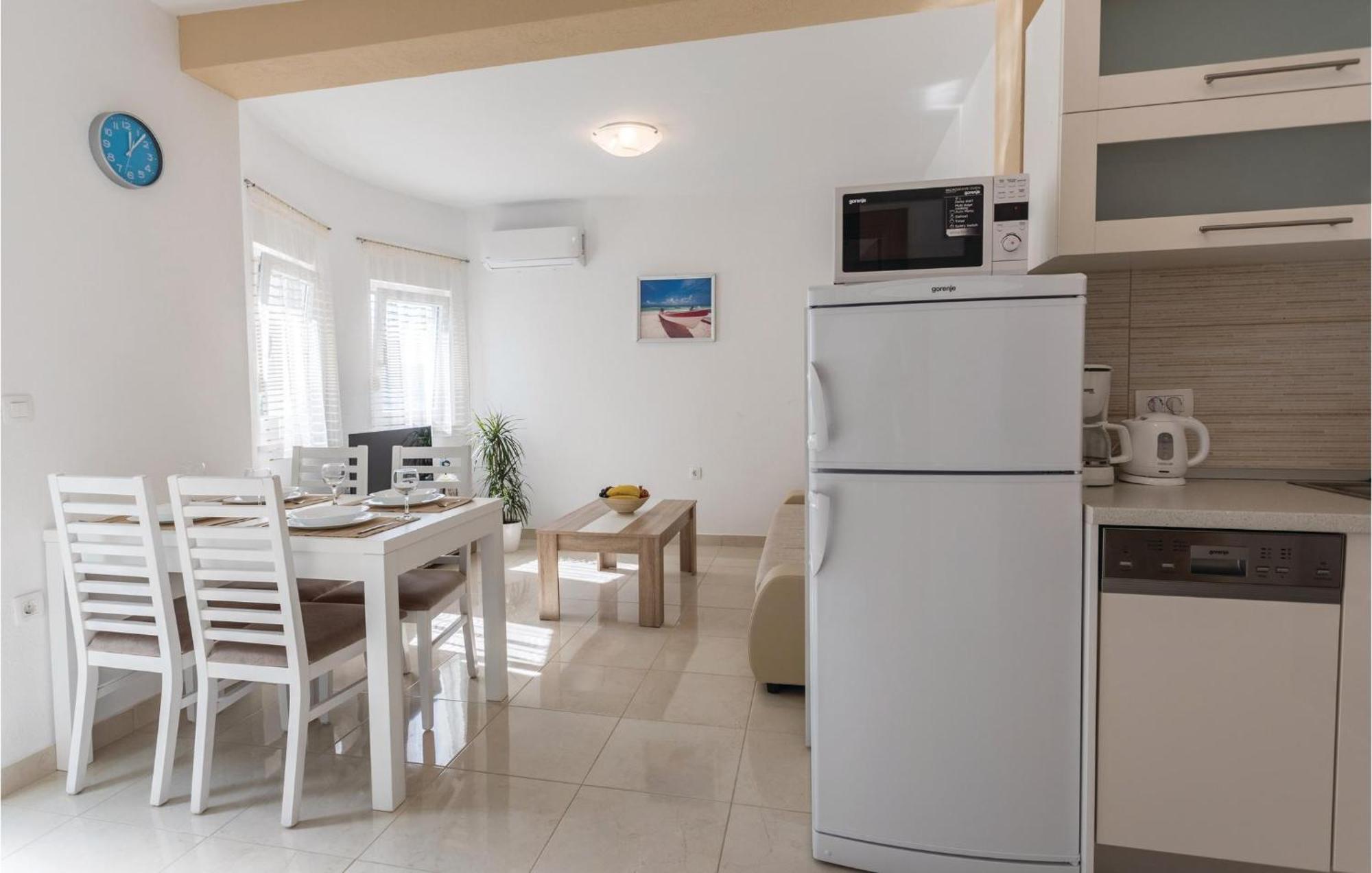 1 Bedroom Lovely Apartment In Komarna Klek Exterior photo