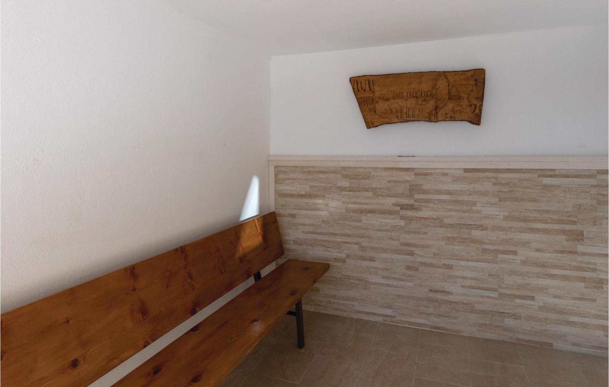 1 Bedroom Lovely Apartment In Komarna Klek Exterior photo