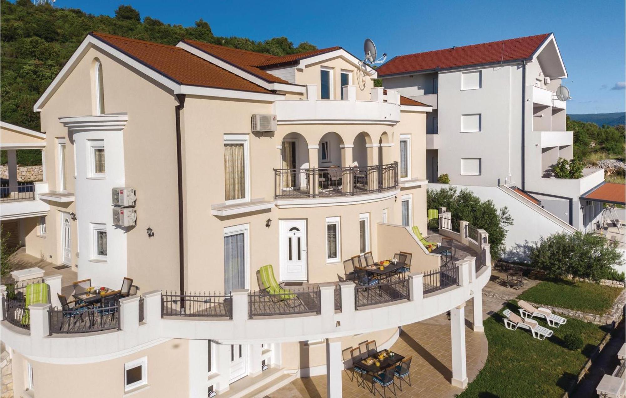 1 Bedroom Lovely Apartment In Komarna Klek Exterior photo